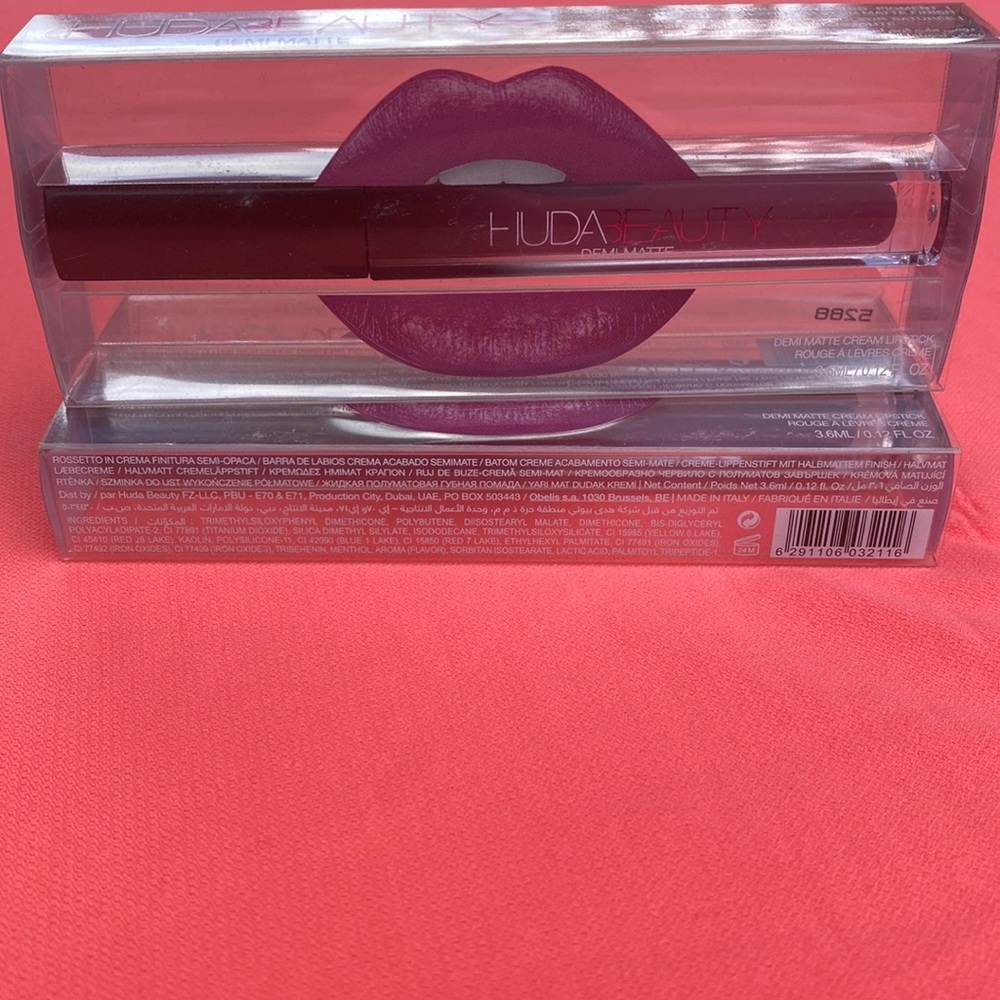Huda Beauty Demi Matte Cream Lipstick in Catwalk Killa 3.6 mL